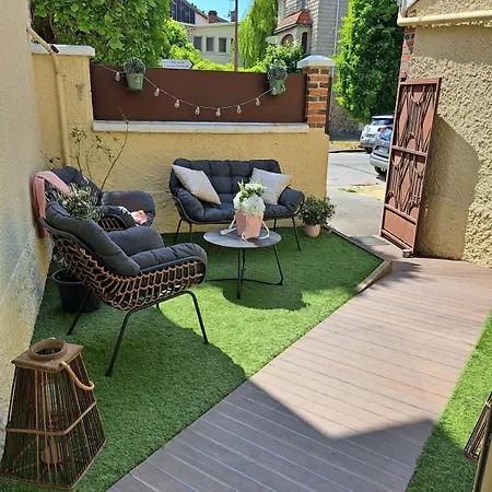 Maison De *